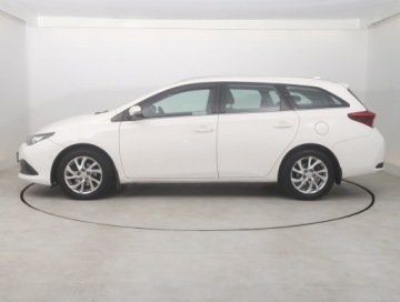 Toyota Auris II Touring Sports Facelifting 1.6 Valvematic 132KM 2016 Toyota Auris 1.6 Valvematic, Salon Polska, zdjęcie 2