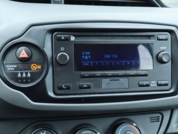 Toyota Yaris III Hatchback 5d Facelifting 2017 1.0 VVT-i 72KM 2020 Toyota Yaris 1.0 VVT-i, Salon Polska, zdjęcie 12