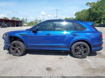 Bentley Bentayga 2022 Bentley Bentayga V8 2022 4.0l 4.0 Benzyna 542KM, zdjęcie 2