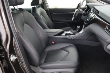 Toyota Camry IX Sedan 2.5 Hybrid Dynamic Force 218KM 2019 Toyota Camry 2.5 Hybrid, Salon Polska, zdjęcie 8