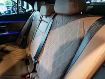 Mercedes Klasa E W214 Sedan 2.0 200 204KM 2025 MERCEDES-BENZ E Klasa 200 AMG Sedan 2.0 (204KM) 2025, zdjęcie 13