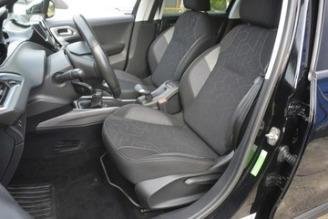 Peugeot 2008 I SUV Facelifting 1.2 PureTech 82KM 2017 Peugeot 2008 1.2 doinwestowany Android Auto Car, zdjęcie 14