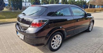 Opel Astra H Hatchback 5d 1.4 TWINPORT ecoFLEX 90KM 2005 Opel Astra Opel Astra 1.4 Edition Plus 1.4 Benzyna 90KM, zdjęcie 4