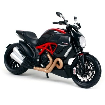 Ducati Diavel Carbon model do składania skala 1:12