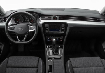 Volkswagen Passat B8 Variant Facelifting 2.0 TDI SCR 150KM 2023 Volkswagen Passat 2.0TDI 150KM DSG, Business, App Connect, Pakiet Zimowy,, zdjęcie 13