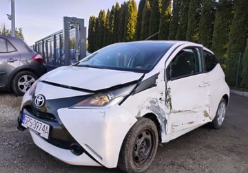 Toyota Aygo II Hatchback 5d 1.0 VVT-i 69KM 2017 Toyota Aygo 122017r, 1.0 Benzyna. Uszkodzony przod i lewy bok. Jezdzi., zdjęcie 1