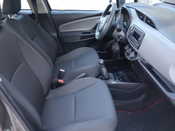 Toyota Yaris III Hatchback 5d Facelifting 2017 1.5 Dual VVT-iE 111KM 2019 Toyota Yaris 1.5 Dual VVT-i, Salon Polska, zdjęcie 8