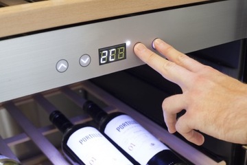Встраиваемый холодильник CASO WineSafe 18 EB