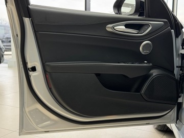 Alfa Romeo Giulia II Sedan Facelifting 2023 2.0 GME Turbo 280KM 2024 Alfa Romeo Giulia Q4 Veloce / Harman/kardon / Szyb, zdjęcie 11