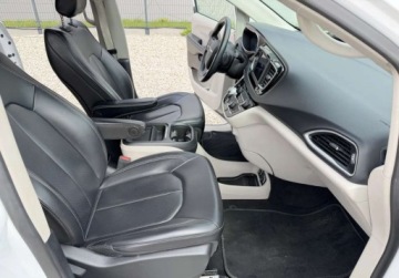 Chrysler Voyager V 2020 Chrysler Voyager 3.6 BENZ 291 KM 2020r 117.000 km Warszawa 3.6 291KM, zdjęcie 7