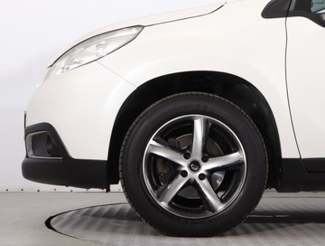 Peugeot 2008 I SUV Facelifting 1.2 PureTech 110KM 2016 Peugeot 2008 1.2 PureTech, Salon Polska, zdjęcie 13