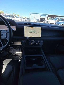 Land Rover Defender IV (L663) 2024 Land Rover Defender 130 X-Dynamic SE 2024 3.0 Benzyna 395KM, zdjęcie 7