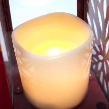 LATARENKA LAMPION AŻUROWA Z ZE ŚWIECĄ LED ŚWIECA CZERWONY NA BATERIE WKŁAD