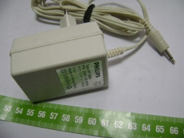 Блок питания Philips 5,3 В, 140 мА поврежден.