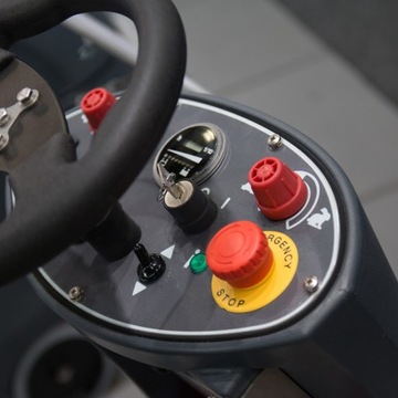 Автоматическая стиральная машина Numatic CRO8055G САМОХОДНАЯ ОЧИСТИТЕЛЬНАЯ МАШИНА, на аккумуляторе.