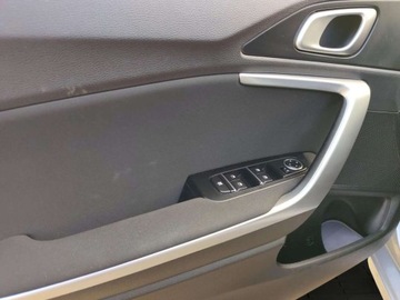 Kia Ceed III Hatchback Facelifting  1.5 T-GDI 160KM 2023 Kia Ceed 1,5T Automat Salon PL Wersja M 160KM 1.5 Benzyna 160KM, zdjęcie 10