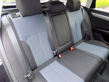 Volkswagen Passat B7 Variant 1.6 TDI CR DPF BlueMotion 105KM 2012 VOLKSWAGEN PASSAT 1,6 TDi 105 KM, zdjęcie 17