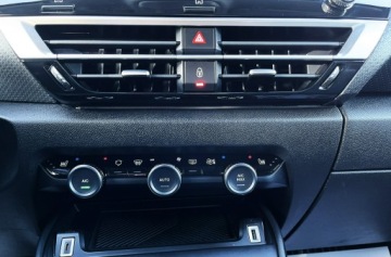 Citroen C4 III SUV 1.2 PureTech 130KM 2022 Citroen C4 Automat /Navi /Kamera360/Salon Pl /PACK, zdjęcie 20