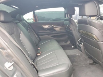 BMW Seria 7 G70 2022 BMW Seria 7 BMW serii 7 750i xDrive Sedan z 2022 roku , od ubezpieczalni, zdjęcie 10