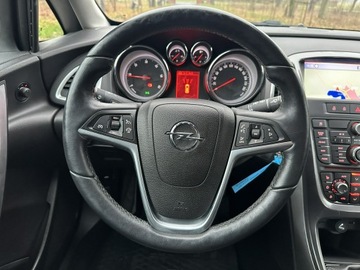 Opel Astra J Sports Tourer Facelifting 2.0 CDTI ECOTEC 165KM 2013 Opel Astra Sport Tourer 2.0 CDTI 165 KM 2013r. Xen, zdjęcie 36