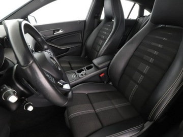 Mercedes CLA C117 Shooting Brake 1.6 200 156KM 2016 Mercedes CLA 200 Automat Navi Czujniki parkowania, zdjęcie 12