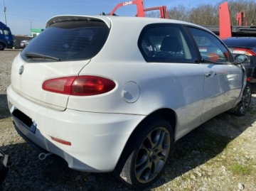 Alfa Romeo 147 Hatchback 1.9 MultiJet 8v 120KM 2008 Alfa Romeo 147 JTD, zdjęcie 8