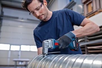 НОЖНИЦЫ ДЛЯ ЛИСТА GSC 18V-16 E BOSCH 2x5.0Ah