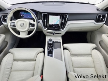 Volvo V60 II  Cross Country Facelifting 2.0 B4 197KM 2023 Volvo V60 Cross Country Kredyt 4,99% Leasing od 10, zdjęcie 19
