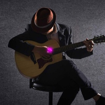 Светящийся медиатор со сменным медиатором