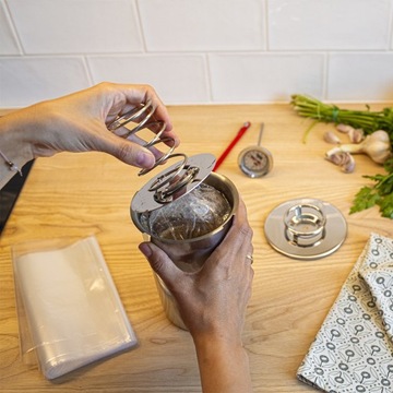 Ветчинница Кастрюля Сито Мешки Книга Травы Термометр