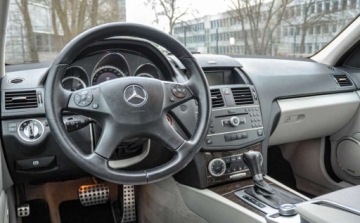 Mercedes Klasa C W204 Limuzyna 3.0 350 CDI BlueEFFICIENCY 231KM 2010 Mercedes-Benz Klasa C 3,0CDI (231KM) Automat Bezwypadkowy 3.0 Diesel 231KM, zdjęcie 8
