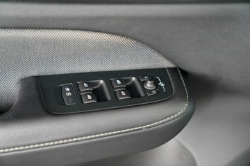 Volvo V60 II  Kombi Facelifting 2.0 B4 197KM 2023 Volvo V60 FUL LED skóra nawi ALUSY panorama, zdjęcie 39