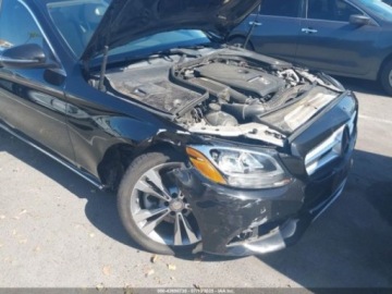 Mercedes Klasa C W205 2017 Mercedes-Benz Klasa C 2017 MERCEDES-BENZ C 300 LUXURYSPORT 2.0 Benzyna, zdjęcie 14