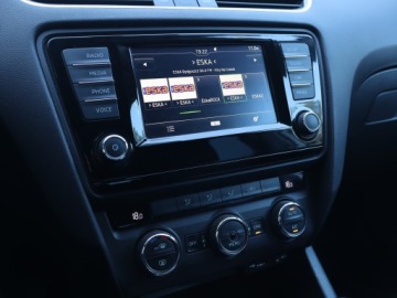 Skoda Octavia III Kombi 2.0 TDI 150KM 2016 Skoda Octavia 2.0 TDI, Salon Polska, Serwis ASO, zdjęcie 11