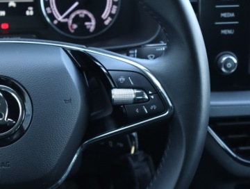 Skoda Kamiq Crossover 1.0 TSI 110KM 2022 Skoda Kamiq 1.0 TSI, Salon Polska, Serwis ASO, zdjęcie 21