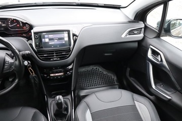 Peugeot 2008 I SUV Facelifting 1.2 PureTech 110KM 2016 Peugeot 2008 1.2 PureTech, Salon Polska, zdjęcie 7