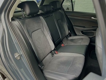 Volkswagen Golf VIII Variant 1.5 eTSI 150KM 2024 Volkswagen Golf 1.5 Benzyna 150KM, zdjęcie 19