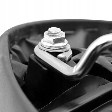 Широкое, большое велосипедное сиденье с большой спинкой.