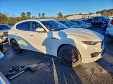 Maserati Levante 2018 Maserati Levante S Luxury 2018 3.0 Benzyna 424KM, zdjęcie 4