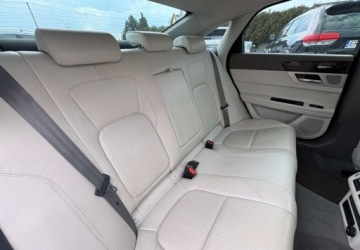 Jaguar XF II Sedan 2.0 i4D 163KM 2017 Jaguar XF Samochod z gwarancja 2.0 Diesel 163KM, zdjęcie 13