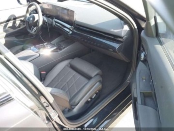 BMW Seria 5 G90-91 2024 BMW Seria 5 530i, 2024r., 2.0L 2.0 Benzyna 255KM, zdjęcie 8