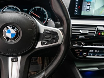 BMW Seria 5 G30-G31 Limuzyna M550d 400KM 2018 BMW Seria 5 M550d xDrive Sedan 400KM 2018, zdjęcie 17