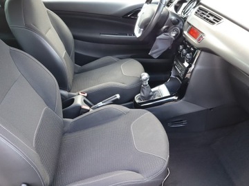 DS 3 Hatchback Facelifting 2016 1.2 PureTech 82KM 2016 DS 3 1.2 PureTech, Klima, Tempomat, zdjęcie 8