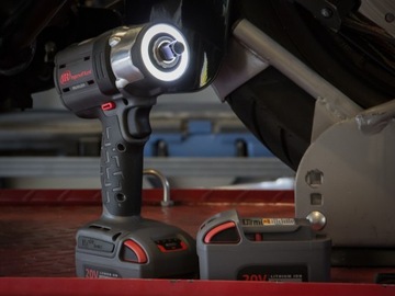 ИНГЕРСОЛЛ РЭНД W5153 АККУМУЛЯТОРНЫЙ УДАРНЫЙ КЛЮЧ