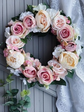 ДВЕРНОЙ ВЕНОК, ПЛЕТЕННОЕ ПЛАТЬЕ С ЦВЕТАМИ, 38 см