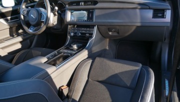 Jaguar XF II Sedan 2.0 i4D 180KM 2018 Jaguar XF R-Sport Ogrzew.Kierow. Navi Pro 10,2’" Fotele Elek.+Ogrz. Carplay, zdjęcie 15