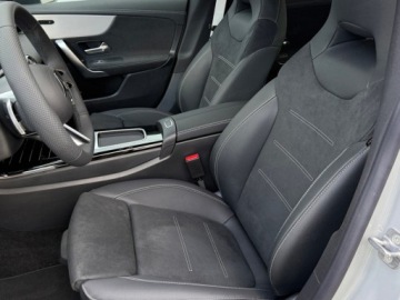 Mercedes CLA C118/X118 Shooting Brake Facelifting 1.3 200 163KM 2025 CLA 200 AMG Line Shooting Brake 1.3 (163KM) 2025, zdjęcie 4