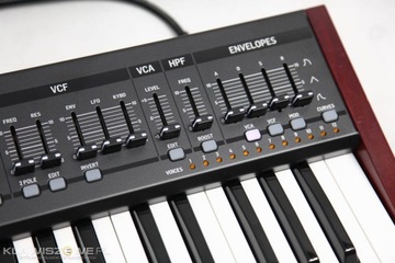 Аналоговый синтезатор Behringer DEEPMIND 12
