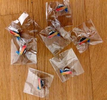 Pin Amiga Checkmark + button Cannon Fodder