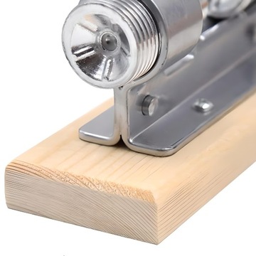 ЩЕЛКУНЧИК НА ПРОЧНОЙ СТАЛЬНОЙ ПОДСТАВКЕ